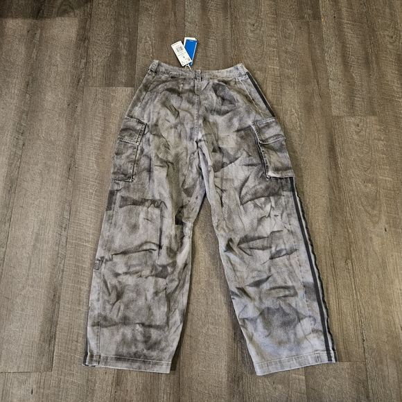 Adidas Originals Women's XXL Print Cargo Pants Grey Size 6 IW5532 NWT $190 - Picture 6 of 16